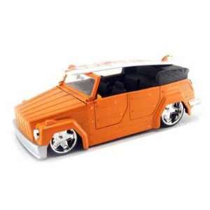  1973 VW Thing 1/24 (Mass) w/Surfboard Orange Toys & Games