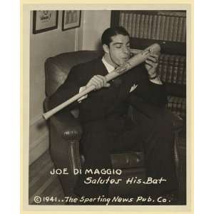  Joe DiMaggio,salutes,bat,New York Yankees,kiss,c1914