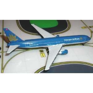  Vietnam Airlines 767 300ER 1 400 Dragon Wings Toys 