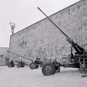  Cannons in Front of a Wall, Gellert Hegy, Gellert Hill 