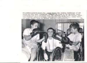 BOXING, JOHNNY BUSSO IN THE VARIETY CHILDREN PHOTO 1958  