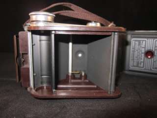 Up for auction is a beautiful Kodak Duaflex IV Camera with Kodet Lens 