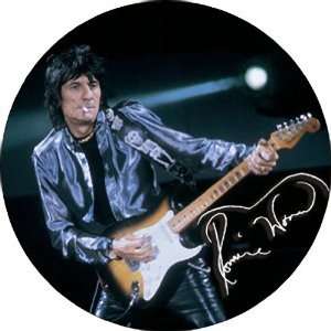  THE ROLLING STONES RONNIE BUTTON
