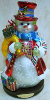 RADKO Holy Gathering SNOWGLOBE Nativity MUSICAL 2011850  