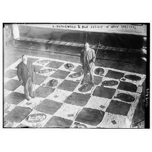  C. Mathewson,Ben Scully in lawn checkers