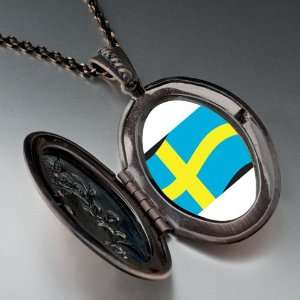  Pugster Sweden Flag Pendant Necklace Pugster Jewelry