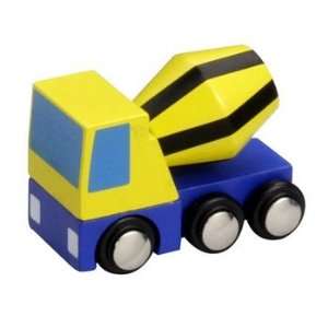  Maxim   Lionel Cement Truck Toys & Games