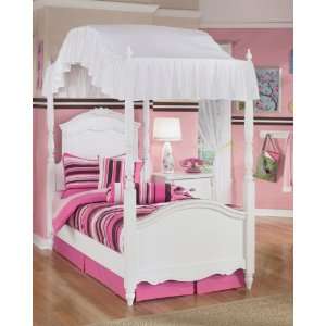  Exquisite Canopy Bed