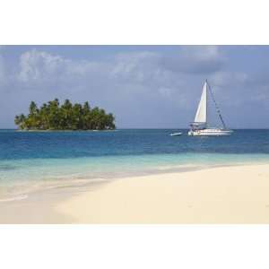  Panama, Comarca de Kuna Yala, San Blas Islands, Beach and 
