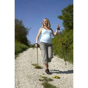  Schwangere Frau Beim Wandern   Peel and Stick Wall Decal 