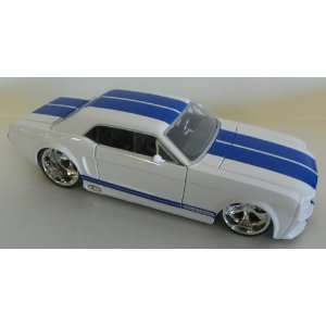  Jada Toys 1/24 Scale Diecast Big Time Muscle 1965 Ford 