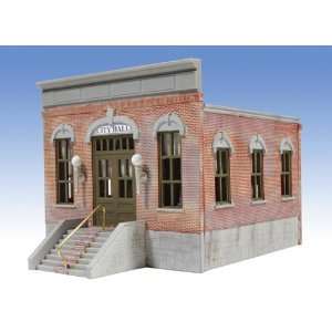    Buildings Unlimited O Ameri Towne City Hall Kit Toys & Games
