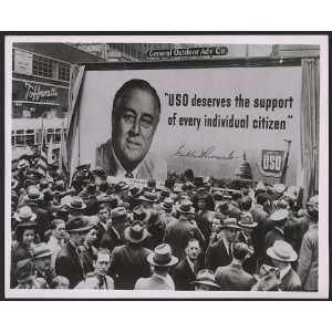 Crowd,billboard,President Roosevelt,contributions,USO,Toffenetti 