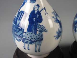 FINE A PAIR 18th CHINESE BLUE & WHITE PORCELAIN PEOPLE VASES  