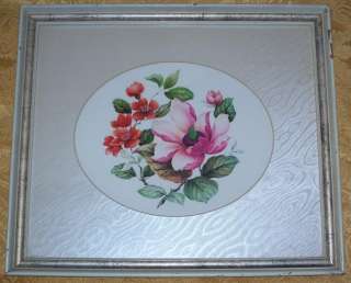 am offering this Beautiful Vintage Solid Wood Picture Frame with 