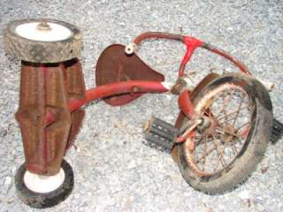 VINTAGE/ANTIQUE SHABBY LOOKING CHILDS TRICYCLE  
