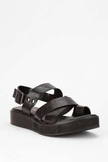 UrbanOutfitters  ALL BLACK Toe Hold Sandal