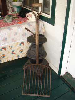 ANTIQUE BARN YARD STABLE STRAW OR MANURE PITCH FORK  