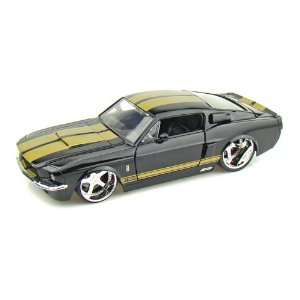  1967 Shelby Mustang GT 500 1/24 Black w/Gold Stripes Toys 