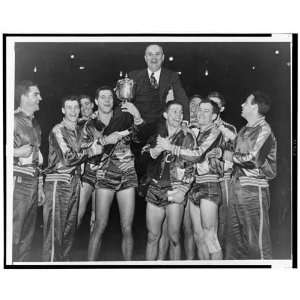    Kentucky Wildcats Basketball,Coach Adolph Rupp,1946