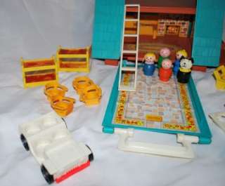 VINTAGE FISHER PRICE LITTLE PEOPLE A FRAME Play Family HOUSE & ACC 